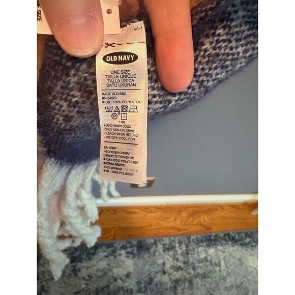 Old Navy Women's Multicolor Striped Fringe Scarf Winter Accessory - Picture 6 of 6